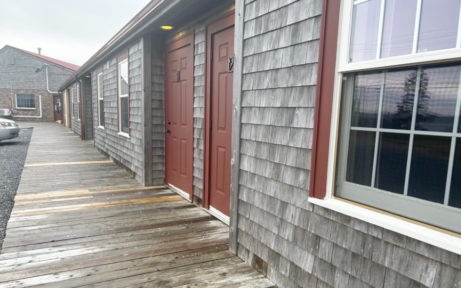 Exterior View Of Red Cap Motel Rooms